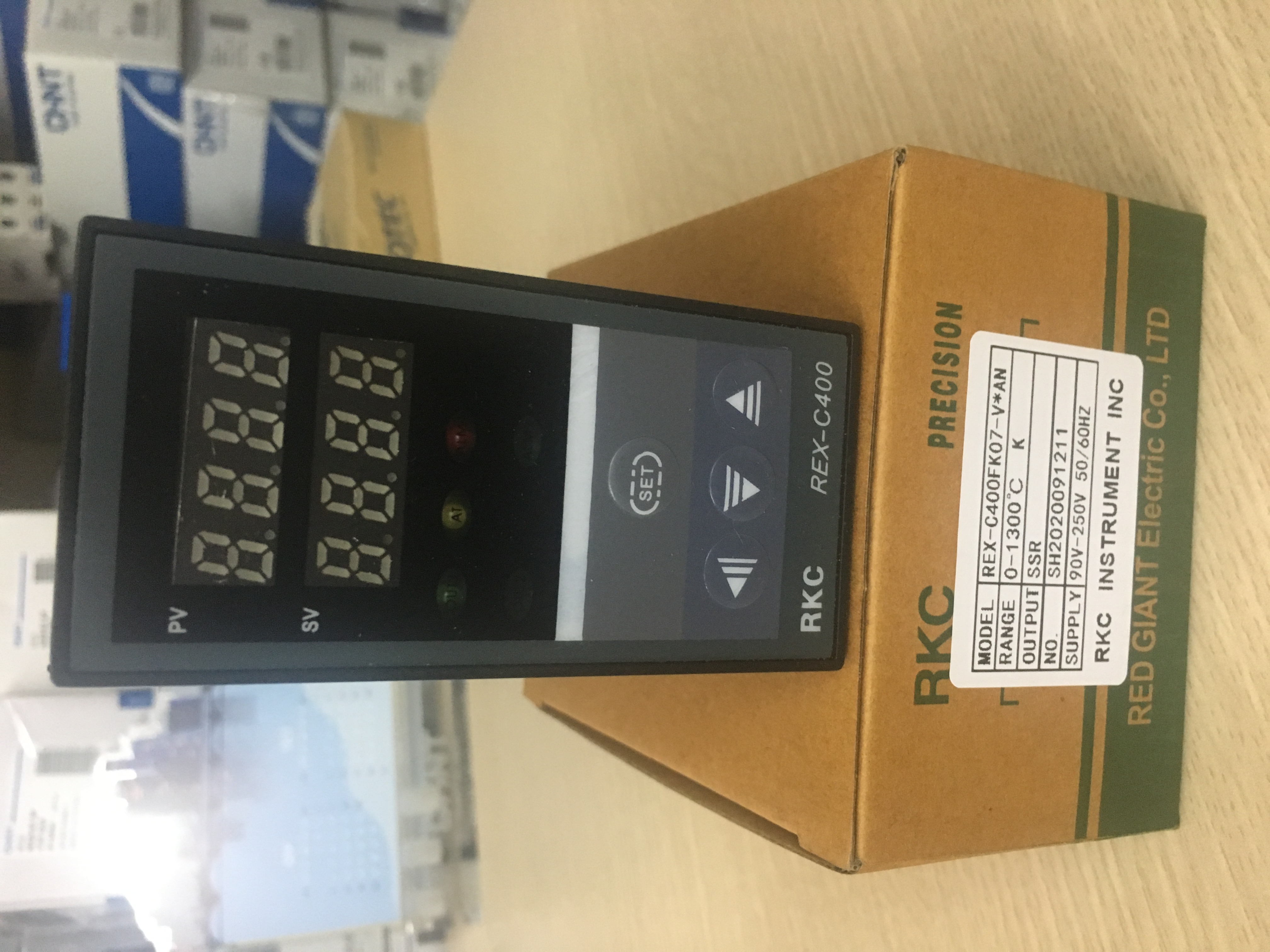 Đồng hồ nhiệt độ RKC REX-C400