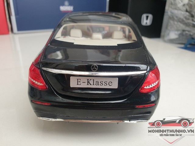 [HCM]Xe mô hình Mercedes E Class E300L tỉ lệ 1:18