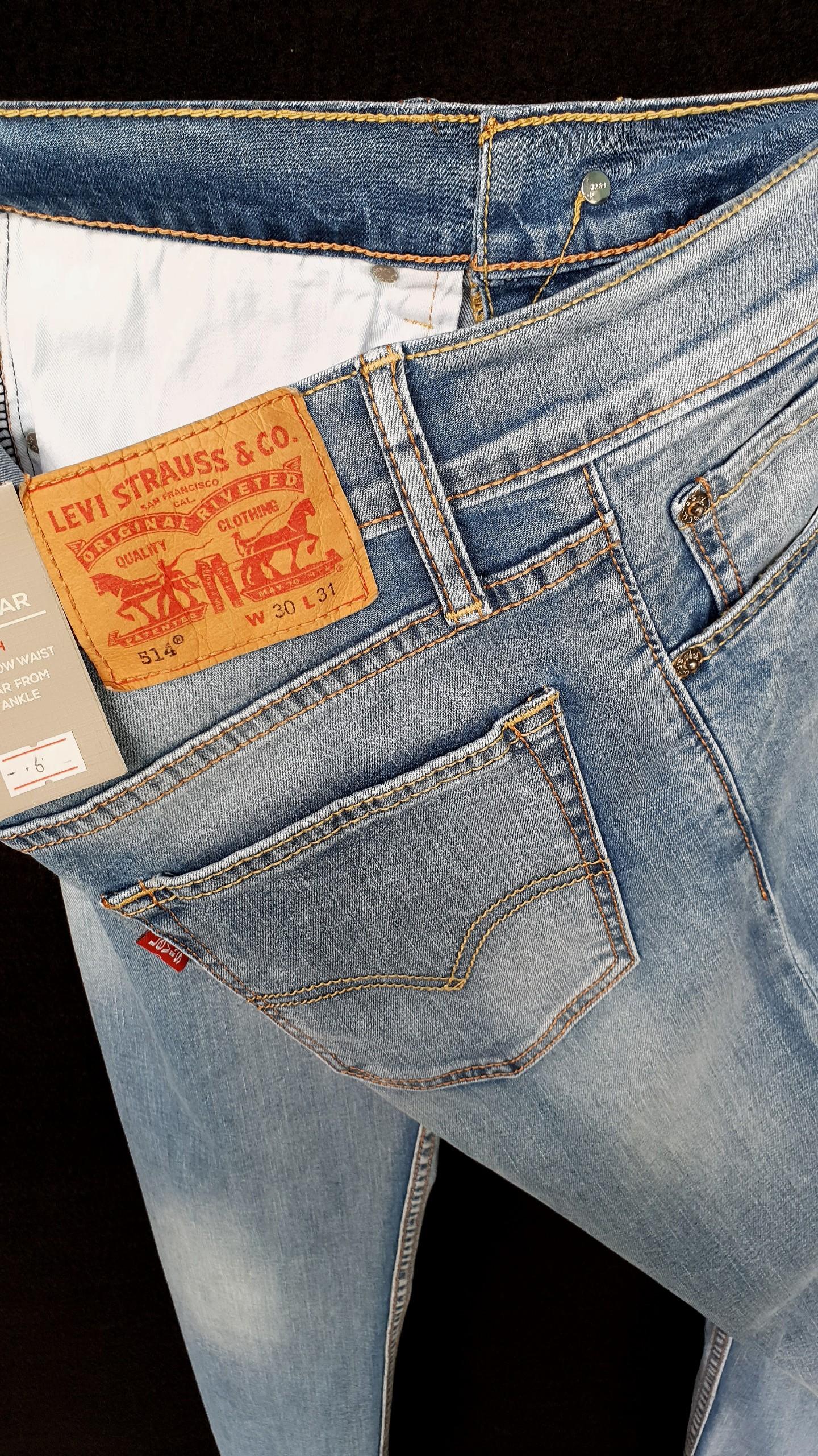 Quần Jean Slim Fit Ống Đứng LaTiv's