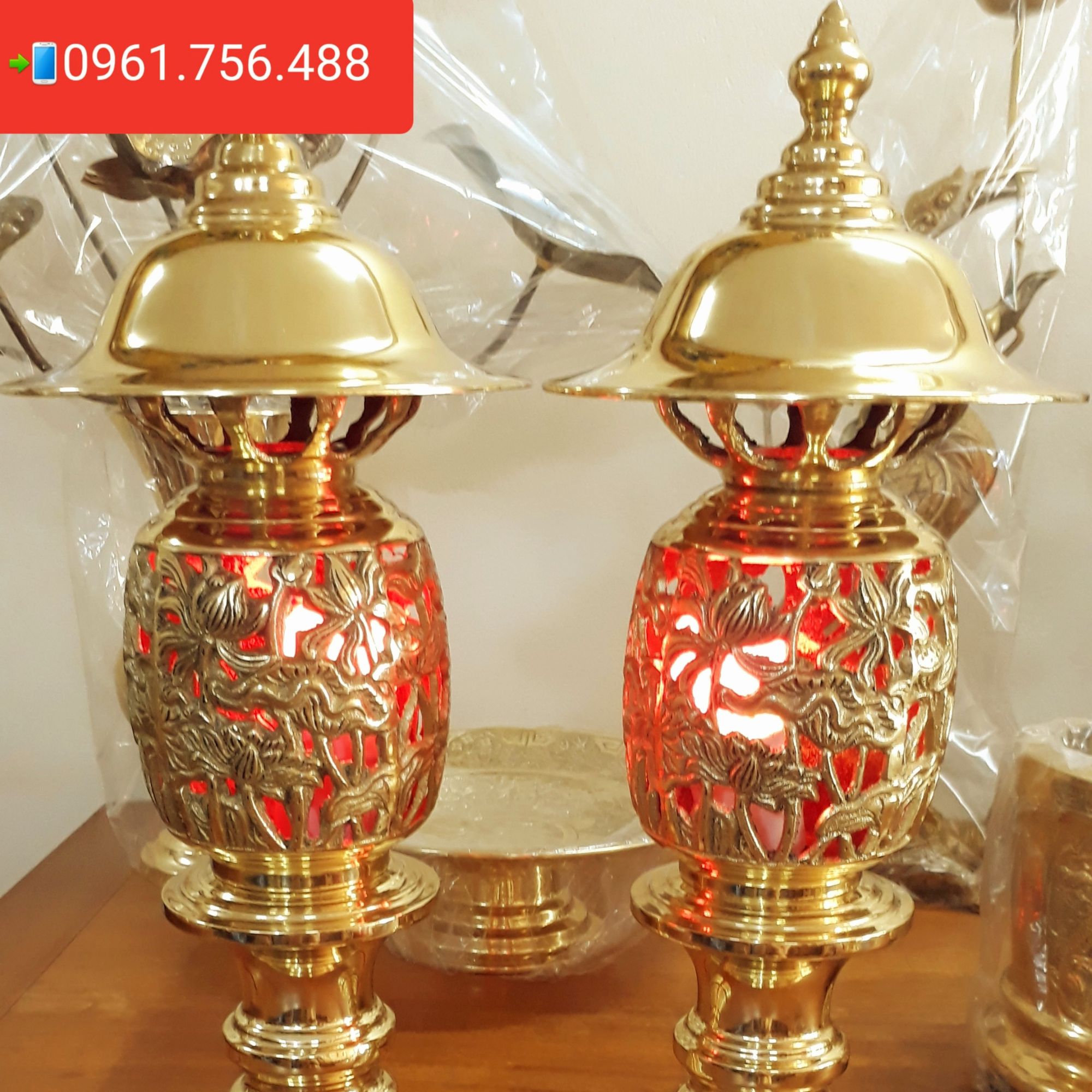 Pair of High-Quality Golden Bronze Lamps - Lotus Flower Model, 40cm High