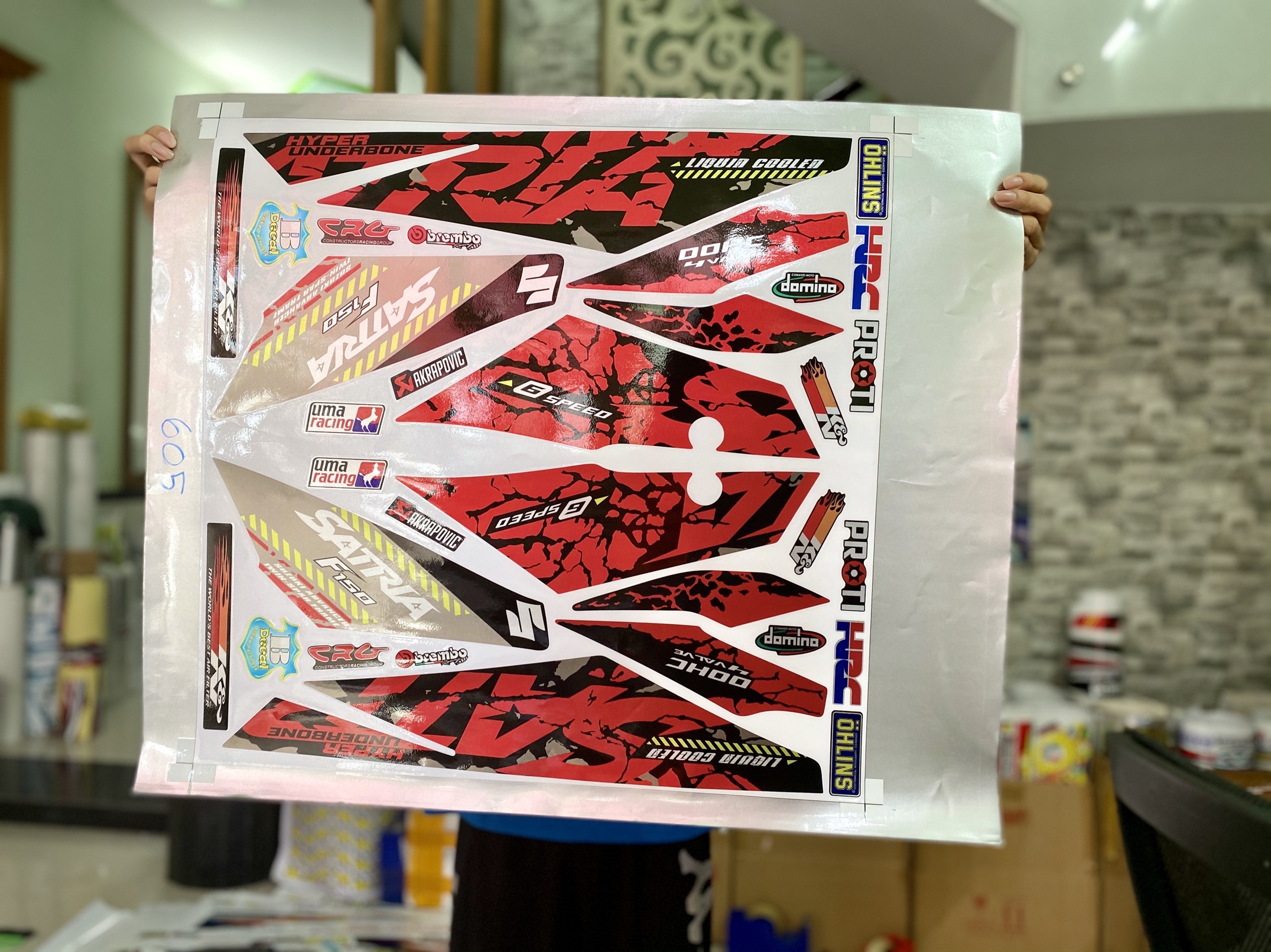 Tem xe satria báo đốm đỏ đen CANDY