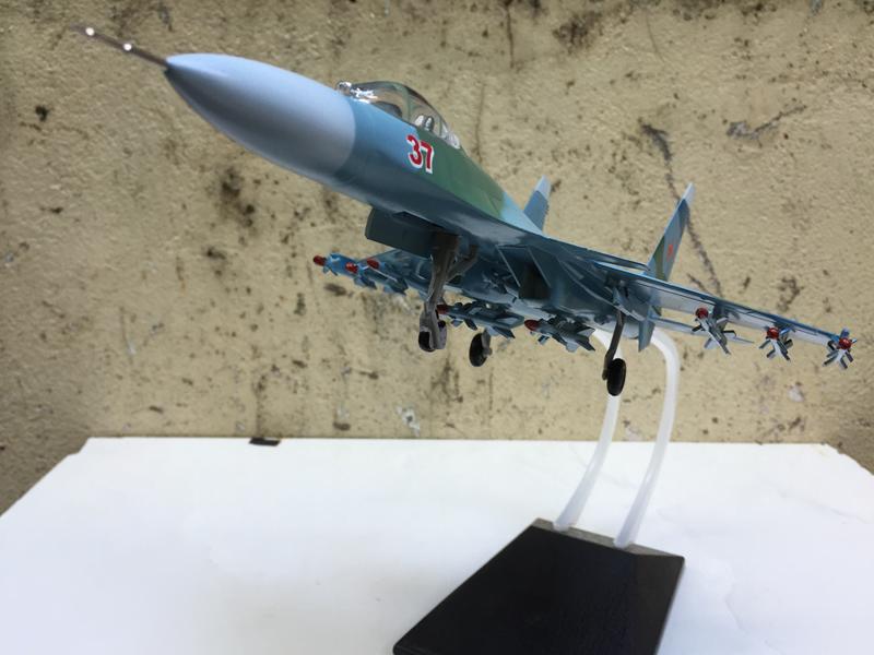 Mô hình Máy báy SU-37. 1:72-ABS