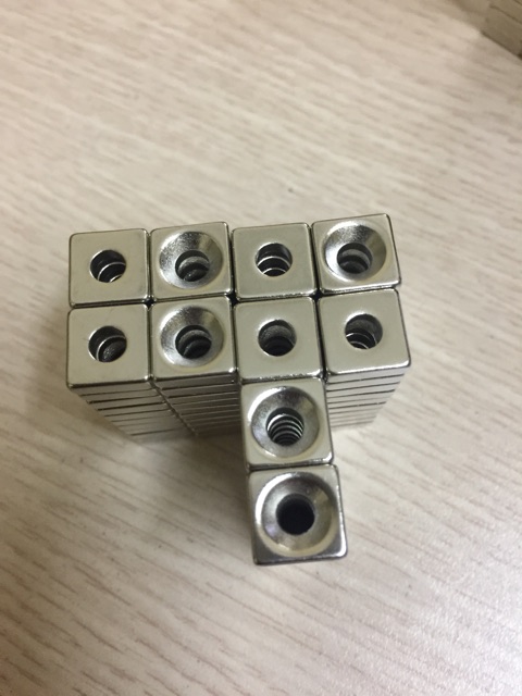 Nam châm 10x10x4 có lỗ ( set 100 viên)