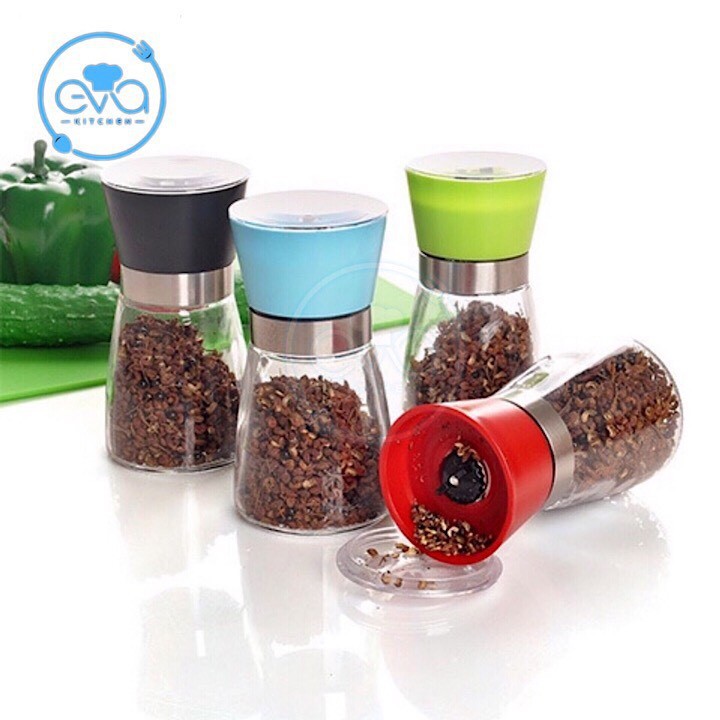 Dụng cụ xay tiêu cầm tay thiết kế nhỏ gon tiện lợi cho mọi gian bếp. Xay tiêu cầm tay