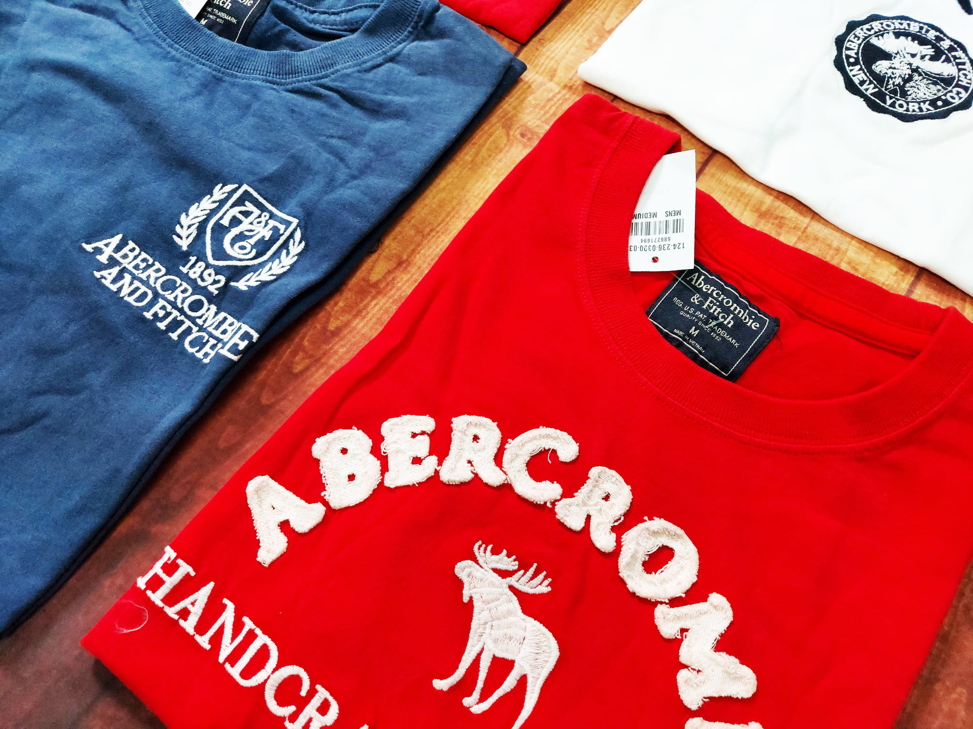 Áo thun Abercrombie & Fitch Red GOODS