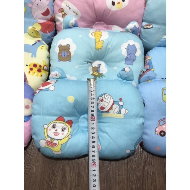 Gối lõm bông vải thô lụa hàn chống méo đầu cho bé sơ sinh