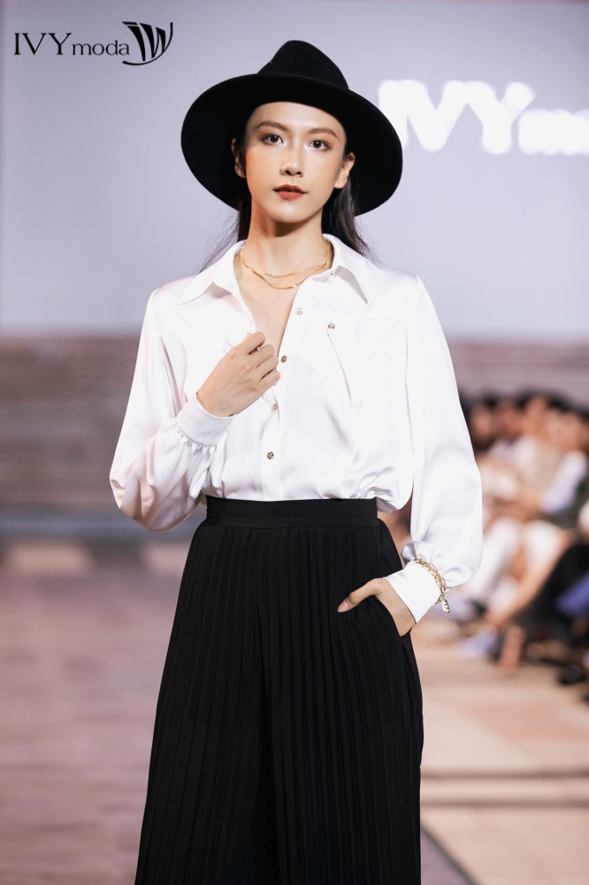 Áo sơ mi lụa tay hến IVY moda MS 17M7974