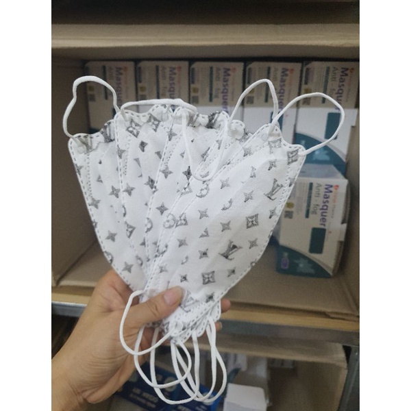 Khẩu trang KF94 4D Hàn Quốc họa tiết LV