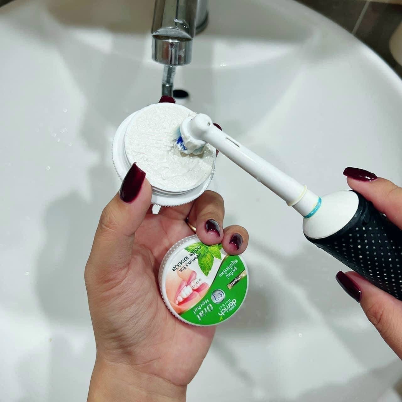 Kem tẩy trắng răng HERBAL CLOVE TOOTHPASTE Thái Lan