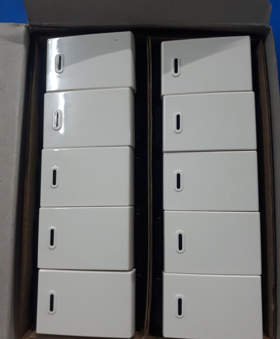 HẠT Ổ CẮM , HẠT CÔNG TẮC ,HẠT ĐÈN BÁO  PANASONIC