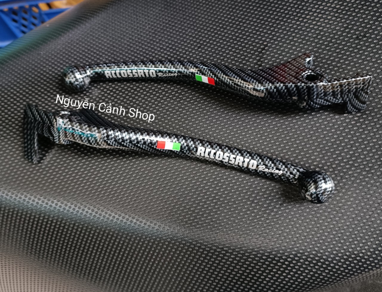 Tay thắng xe sh 125-150-350 carbon