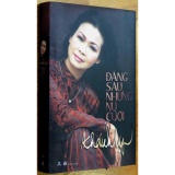 Đằng sau những nụ cười