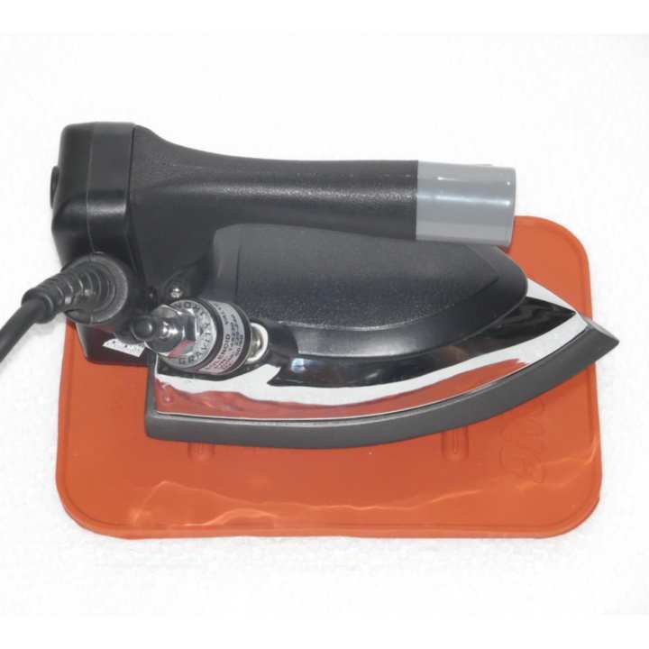 [HCM]Bàn ủi hơi nước công nghiệp bình nước treo Pen 520 (đen)(Đen)
