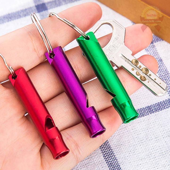 1 Móc khóa còi thổi (màu ngẫu nhiên)