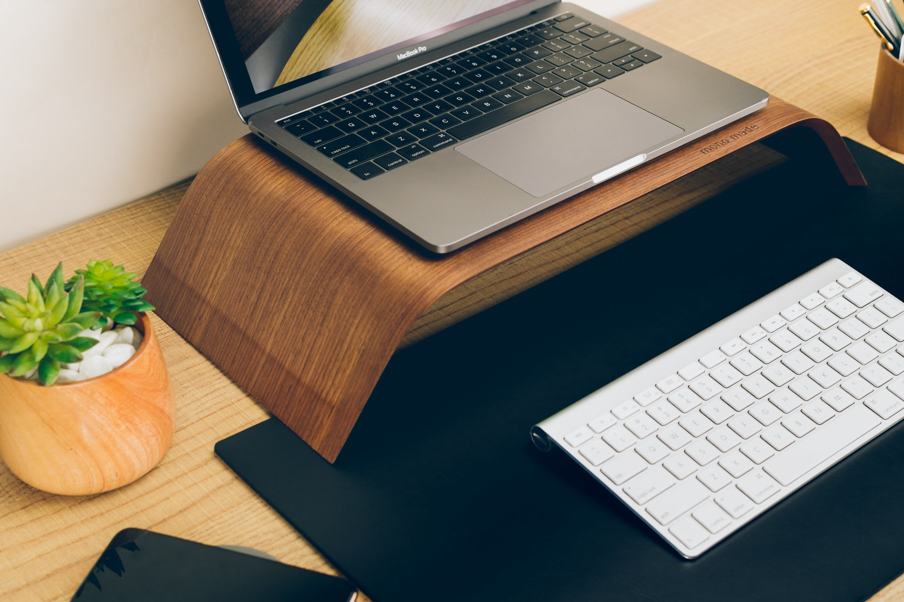 MONITOR STAND