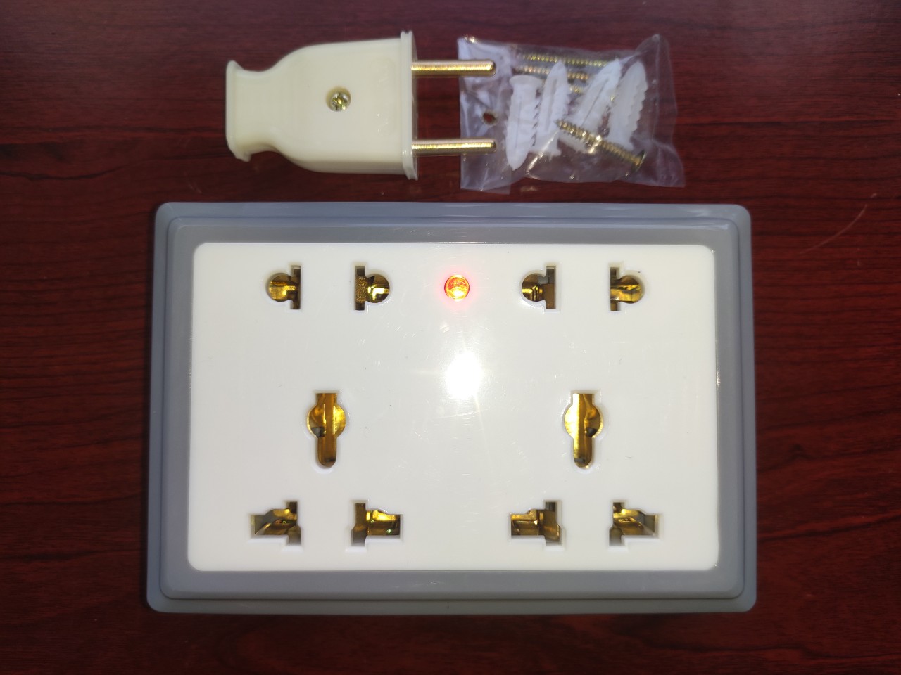 Bảng điện (Giả Âm) gắn tường CAO CẤP + BH 05 năm + 04 Ổ cắm lò xo, nhíp chống giãn cao cấp + Đèn LED báo + Đi dây sẵn sàng đầy đủ + Bộ ốc vít lắp đặt (bộ 01 sản phẩm)