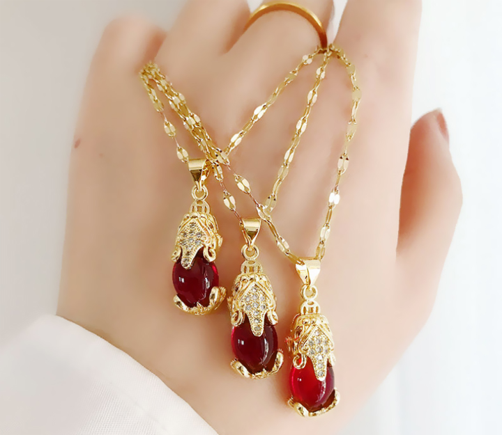 Dây chuyền  tỳ hưu đỏ may mắn đá ruby đính đá lấp lánh mạ vàng