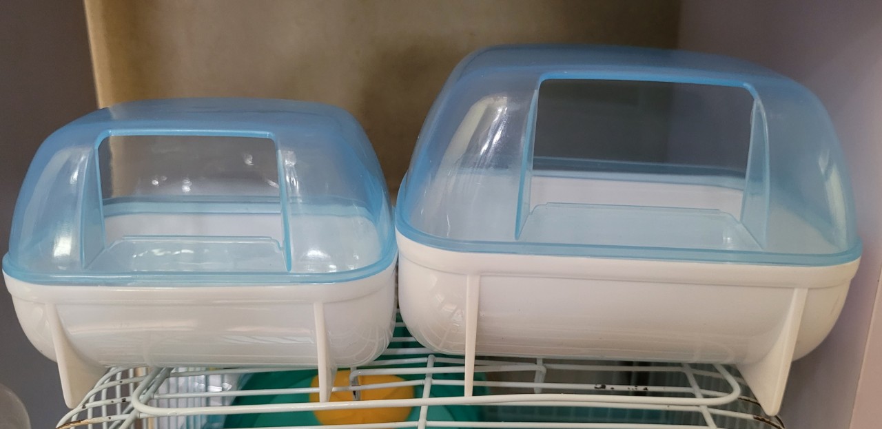 Nhà tắm nhỏ size 10x7x7cm , Nhà tắm lớn size12x8x8cm dành cho hamster