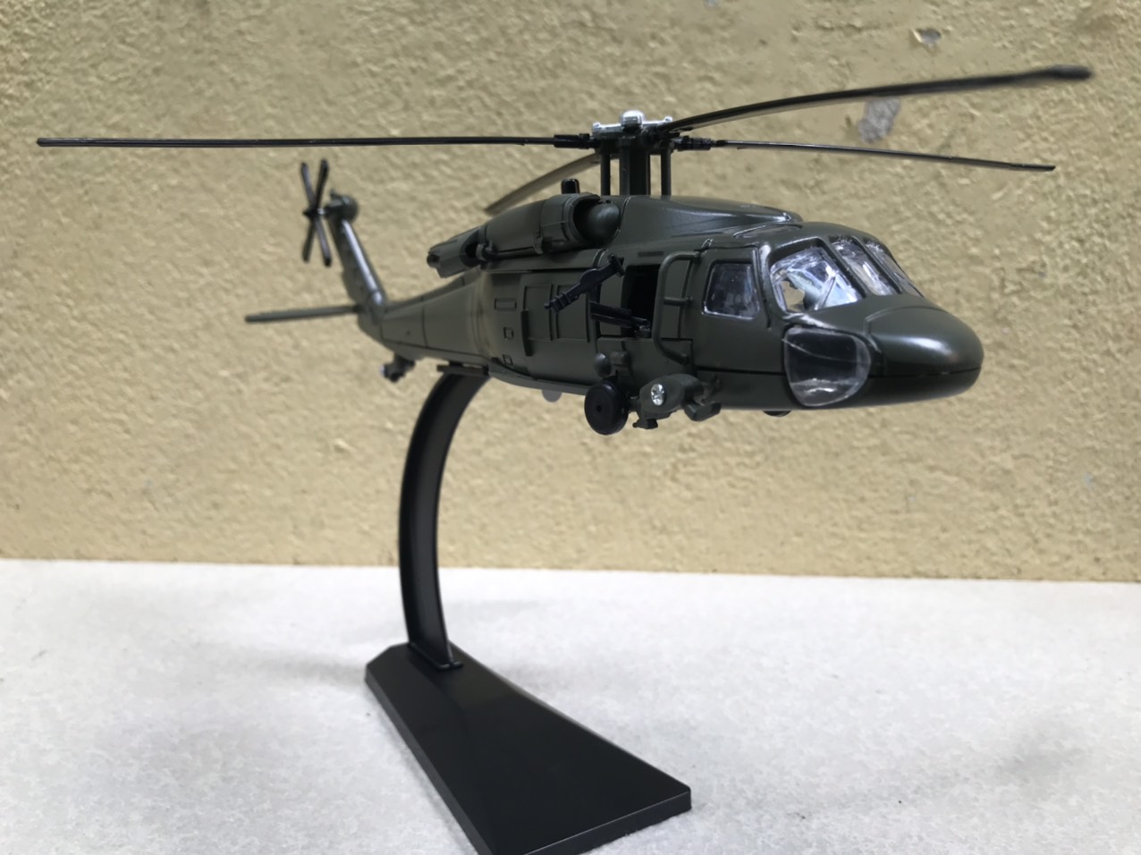 Mô hình máy bay Trực Thăng UH-60 Black Hawk 1:72
