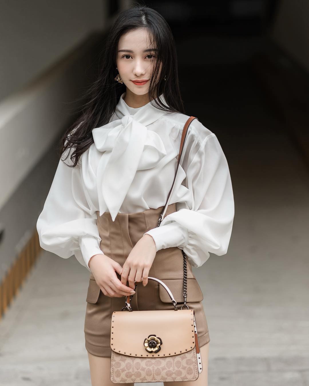 Áo Tay Phồng Cổ Điển Cột Nơ