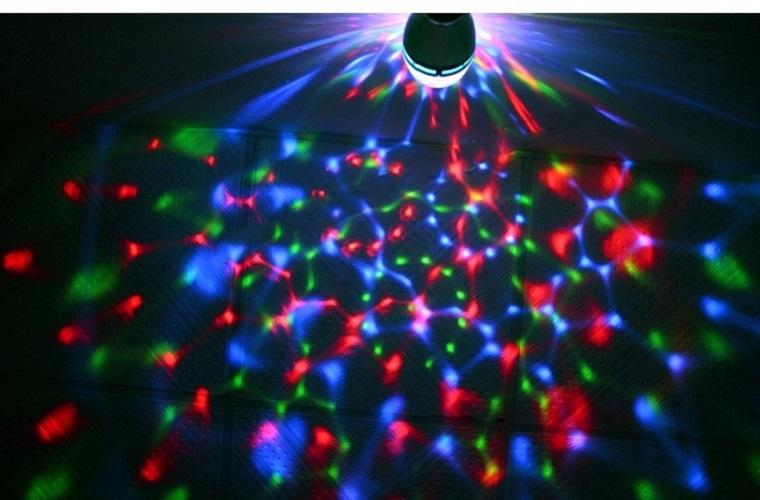 Cầu Quay Led Pha Lê 7 Màu Cảm Ứng Âm Thanh Đuôi E27