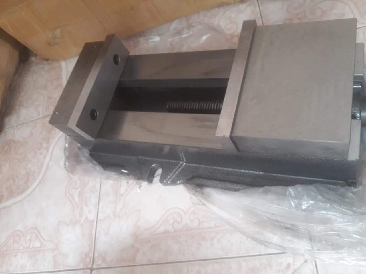 Ê tô phay to hàm 16cm mở 20