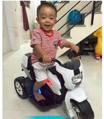 XE MÁY ĐIỆN CHO C BÉ 1688 MÀU CAM