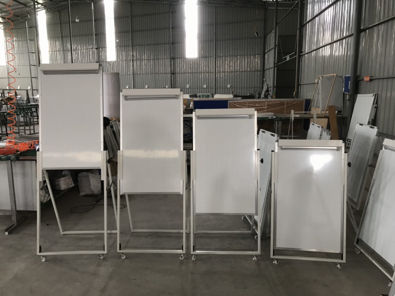 Bảng flipchart up side down - bảng hội thảo kẹp giấy