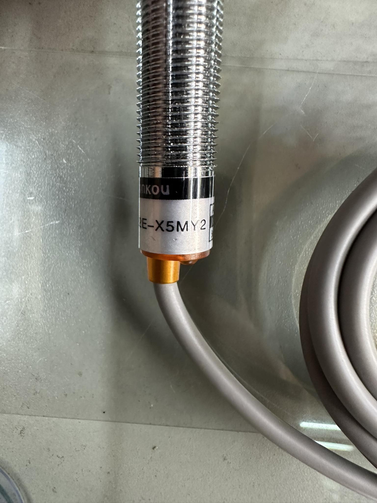 Cảm biến sắt từ phi 12 220v NC E2E-X5MY2 TBD220