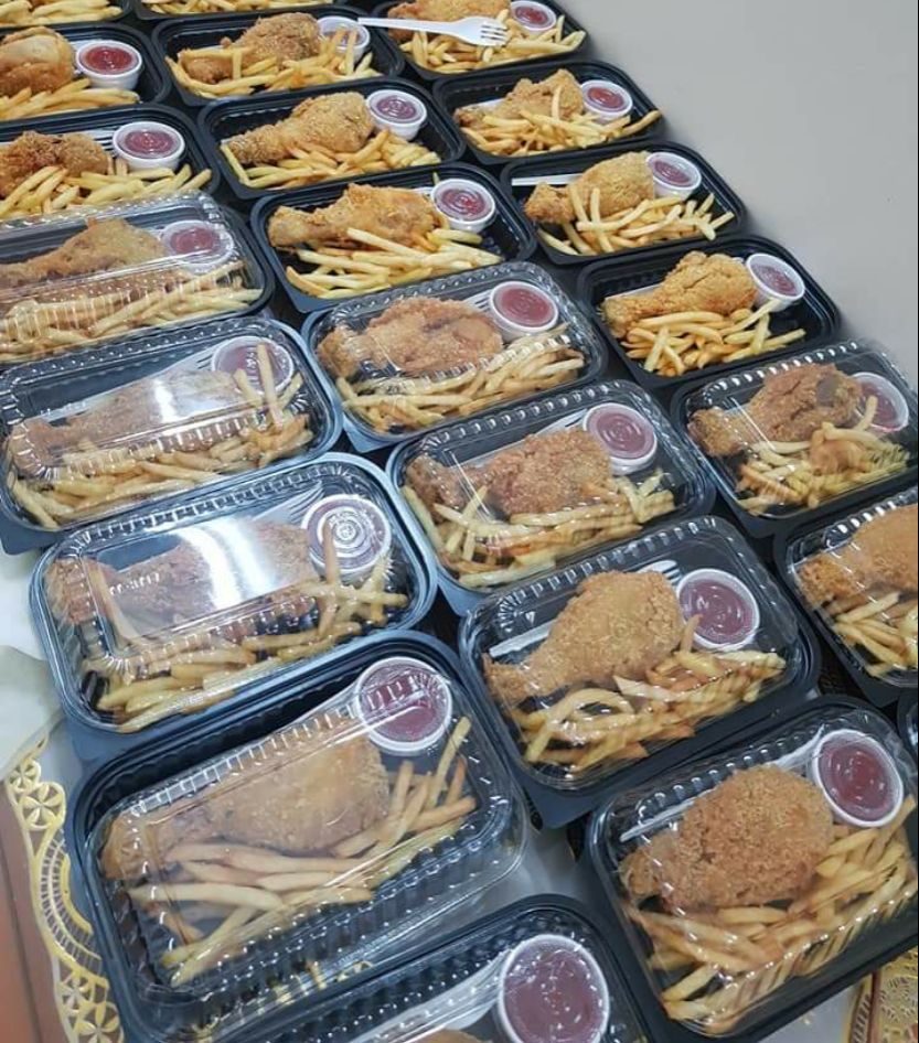 Hộp nhựa đế đen ht17