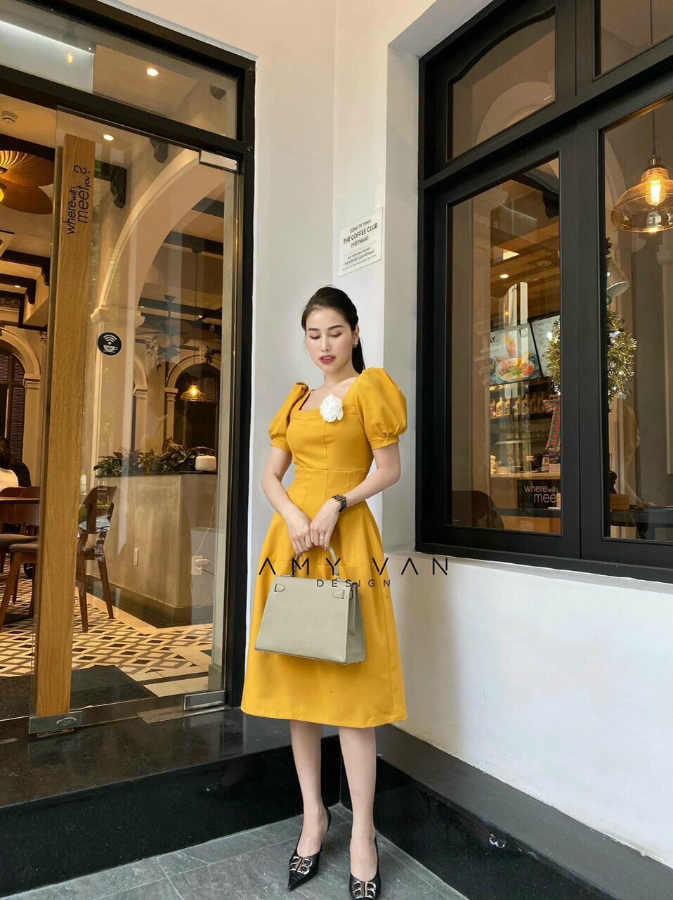 Đầm Dài Nữ Đính Nút Ở Bên Ngực Dễ Thương MTB