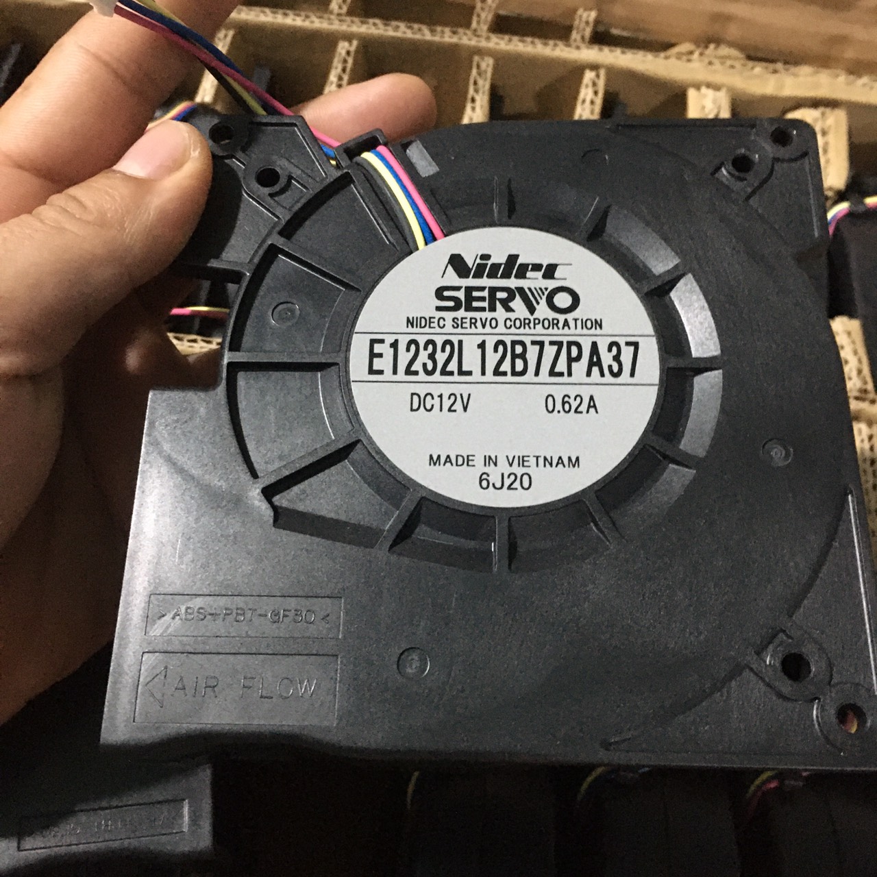 Quạt sò vuông Nidec Servo 12V