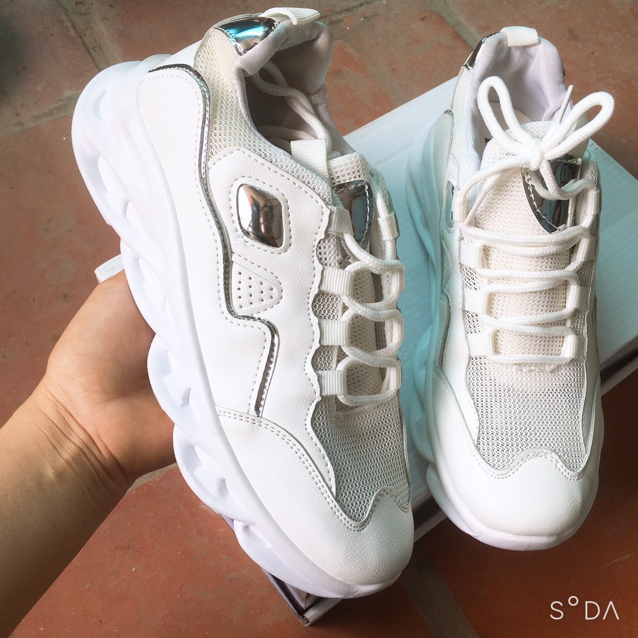 ( TT bata ) Xả lỗ giày thể thao nữ trang