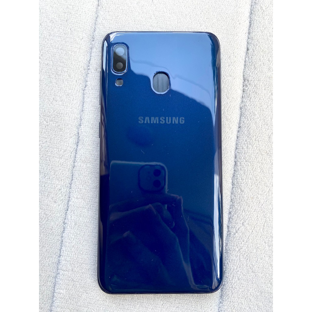 Bộ vỏ samsung A20 gồm khung sườn, khay sim, kính camera