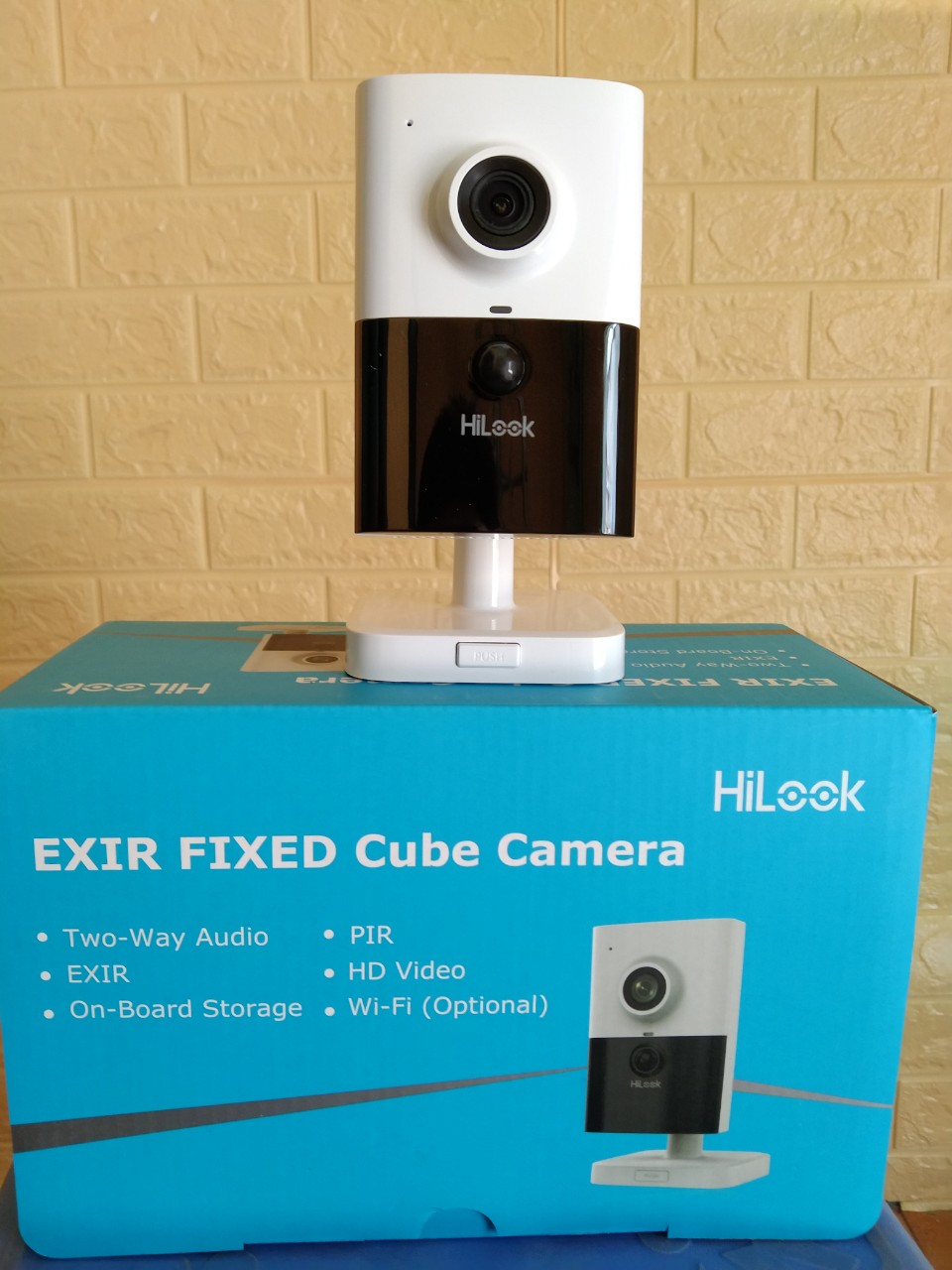 IP Wifi 2MP - Hilook IPC-C220H-D/W -Trong nhà