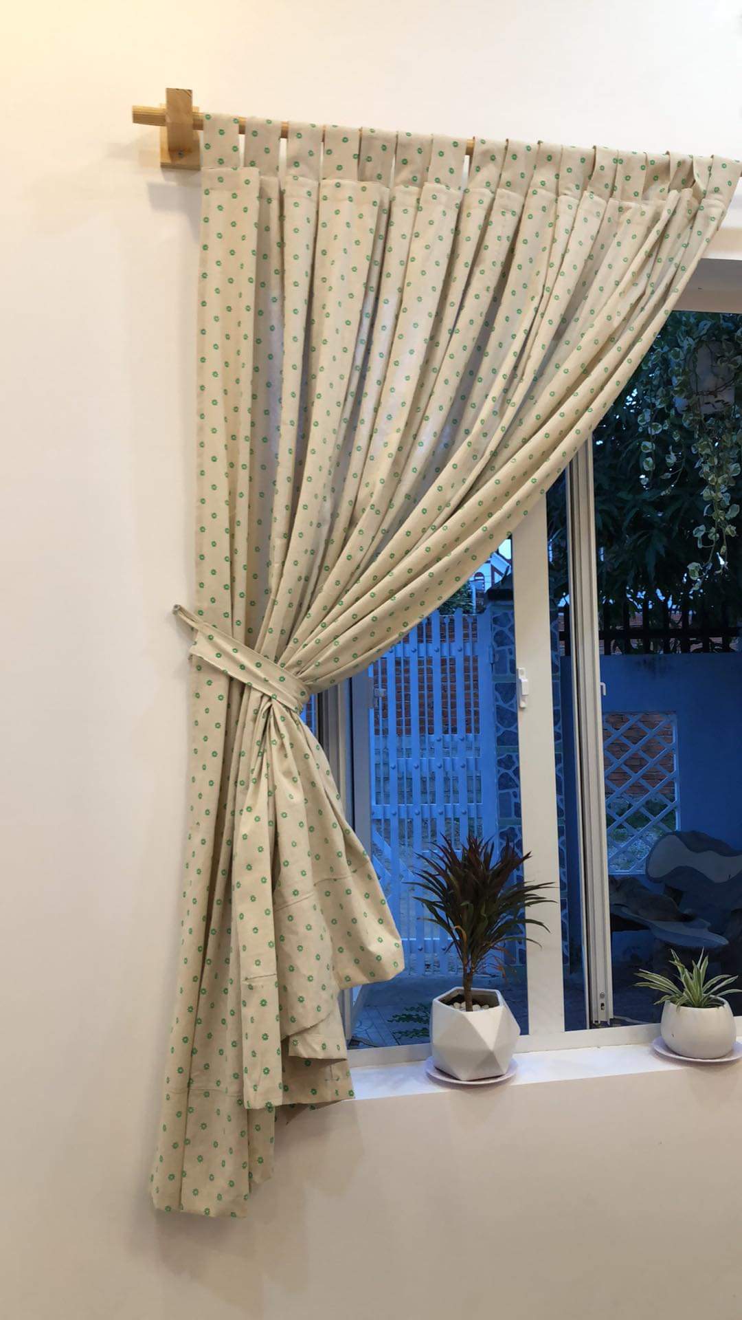 Thanh Treo rèm cửa sổ bằng gỗ