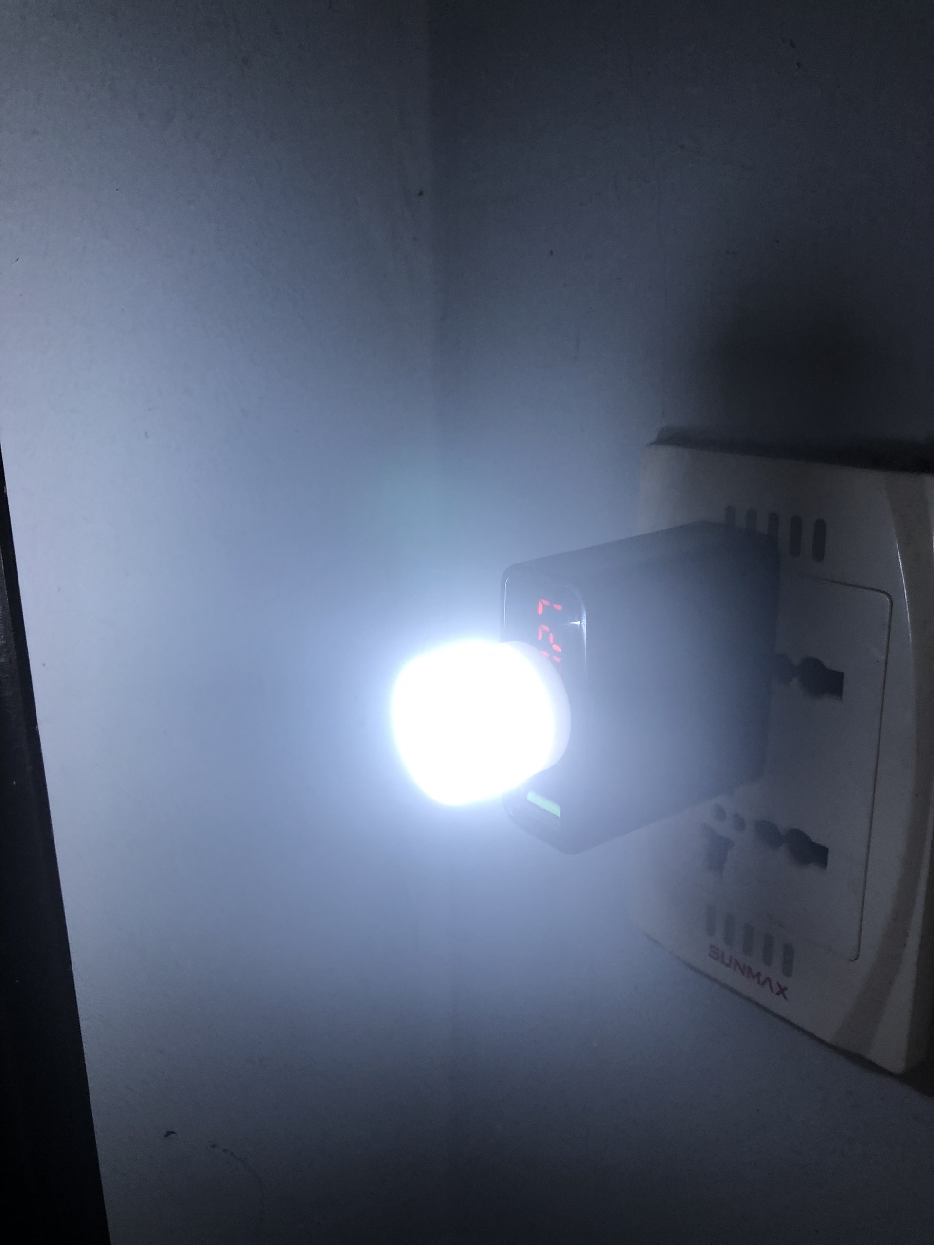 Đèn ngủ mini hình tròn bóng LED - Cổng USB