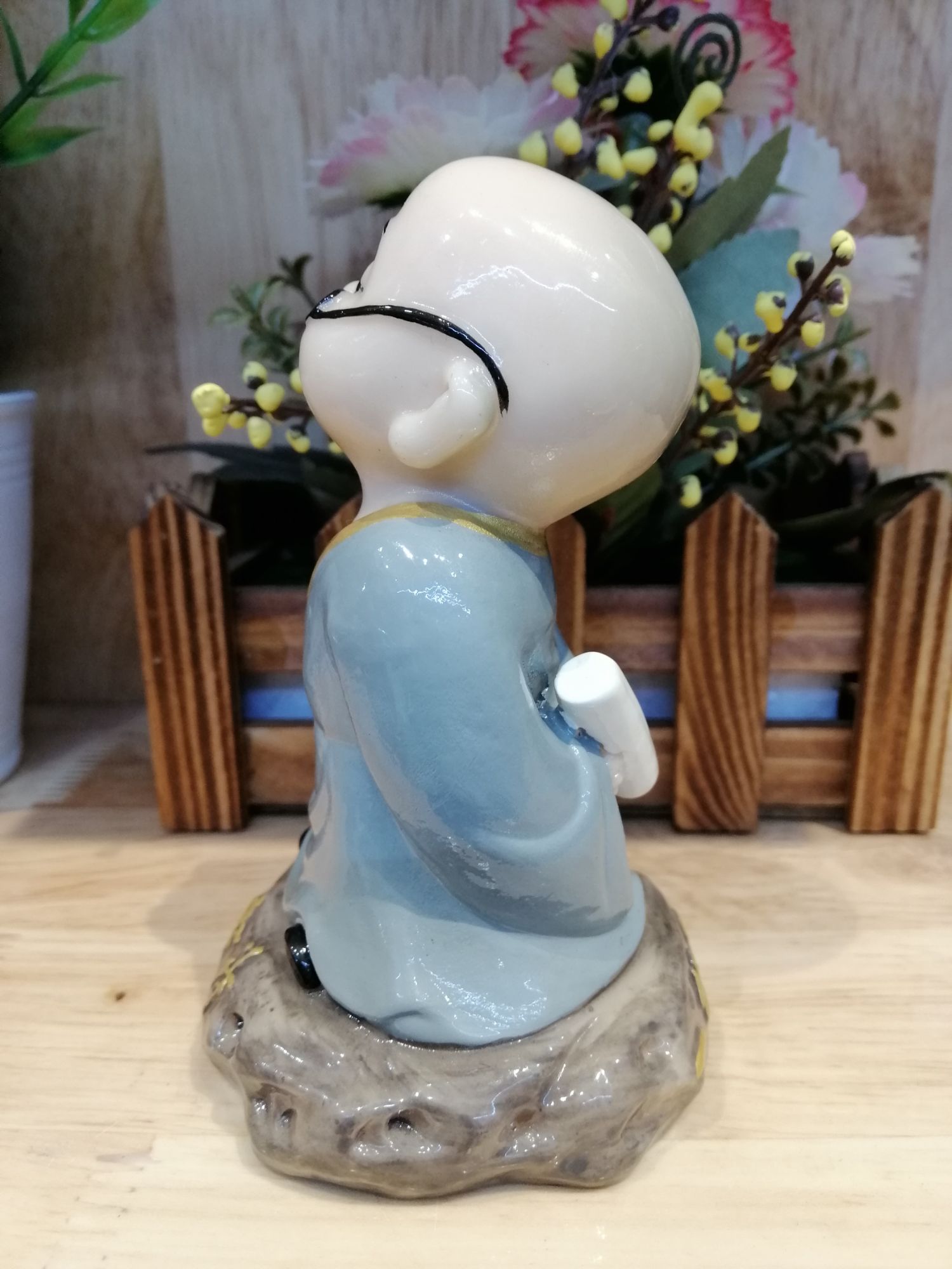 TƯỢNG CHÚ TIỂU ĐEO KÍNH ĐỌC SÁCH