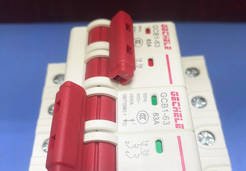 Aptomat Át tô mát đảo chiều 2 Pha 63A, Cầu dao đảo chiều 2P 63A