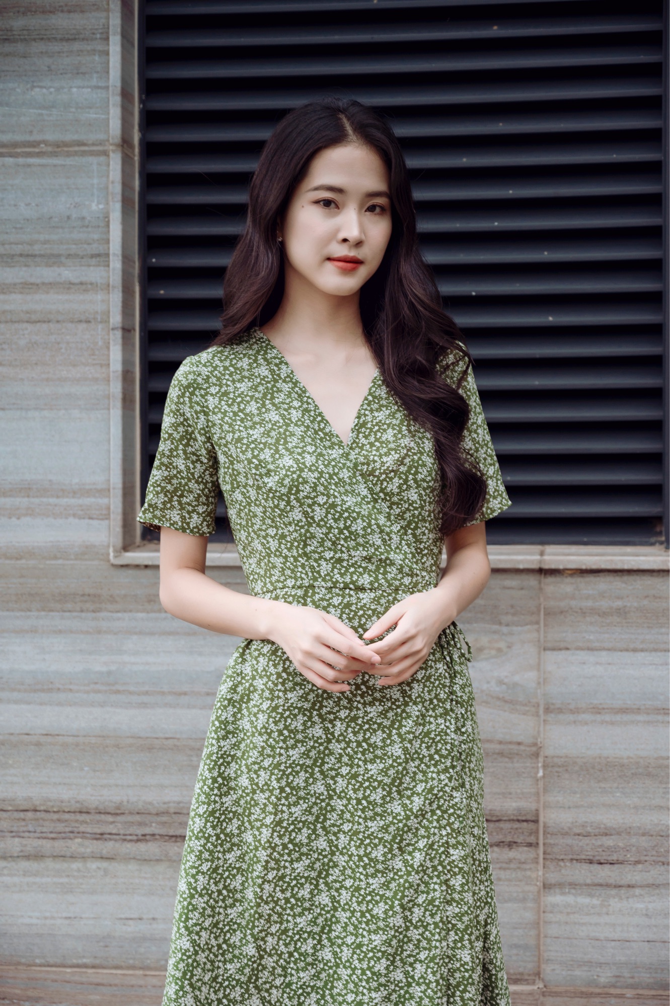 Váy đắp chéo vạt cột dây - xanh lá