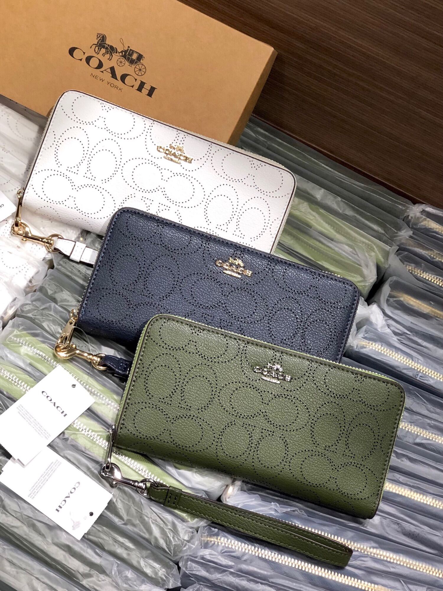 Ví  Long Zip xuất dư full box.
