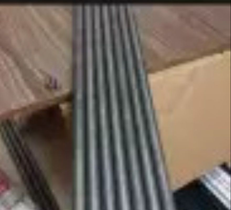 Thanh thép trắng phi 12 lỗ 6ly4