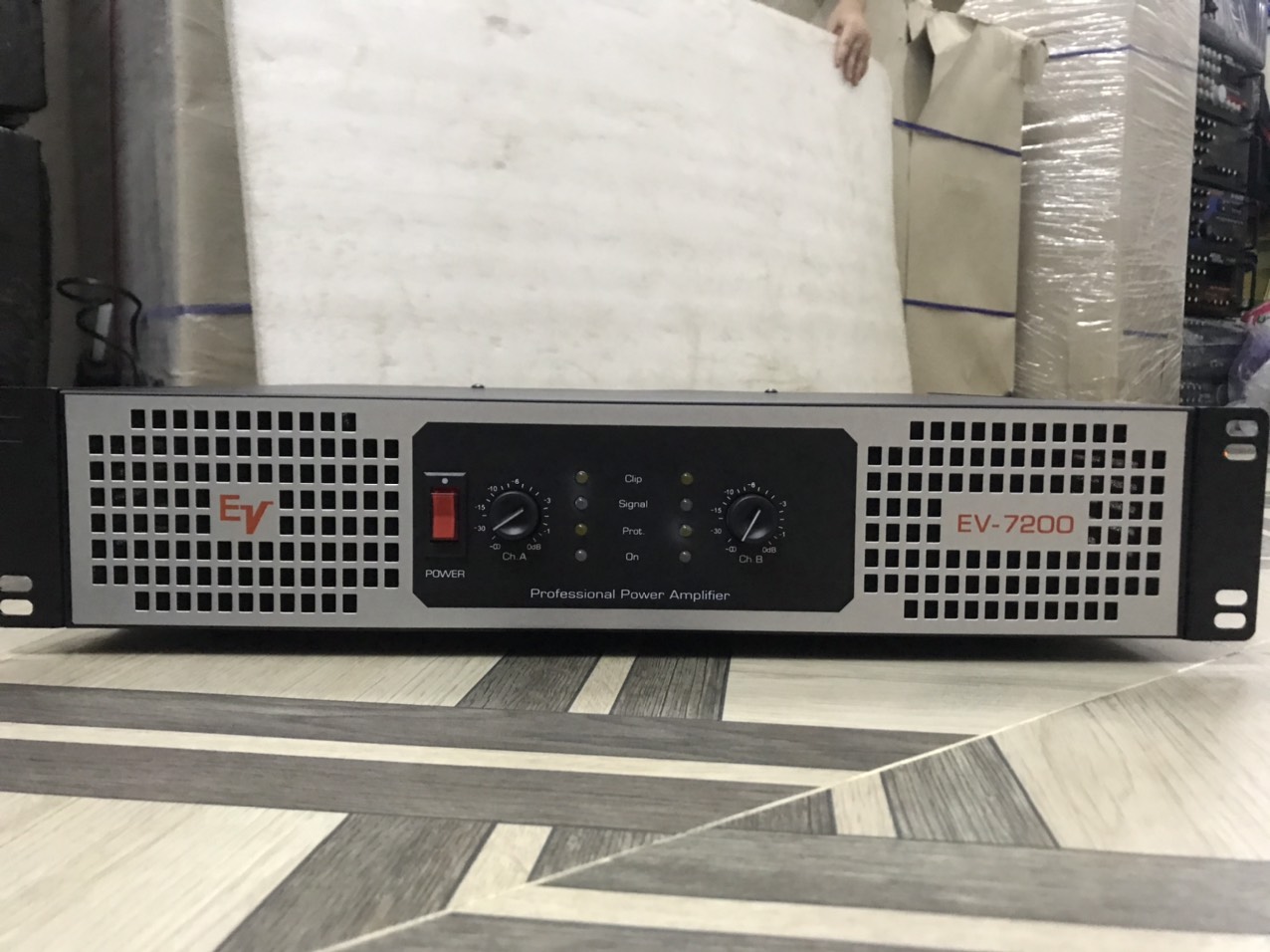 Cục Đẩy Main Công Suất EV7200 16 SÒ