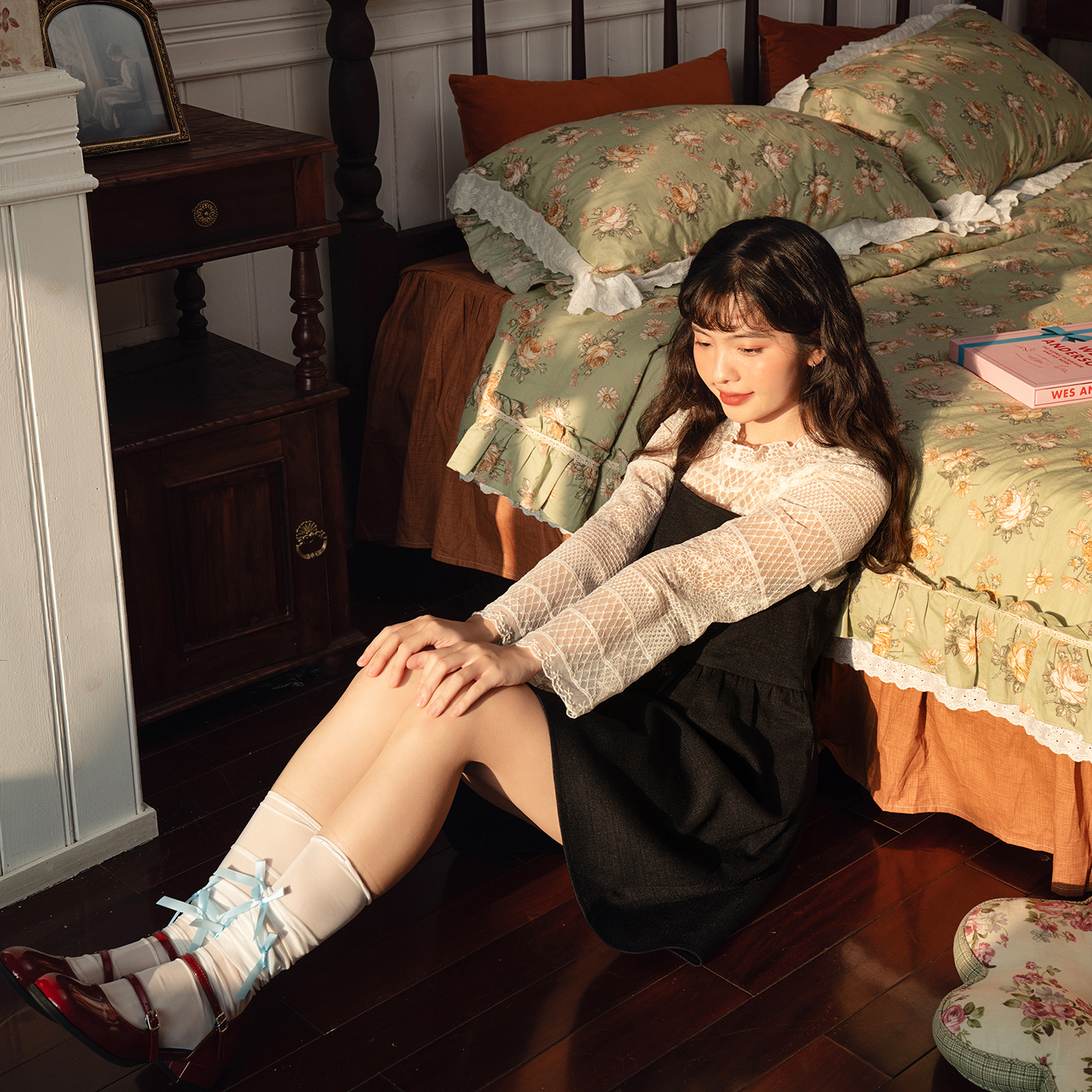 BLEUBIRD Áo ren kèm hai dây Lace Top