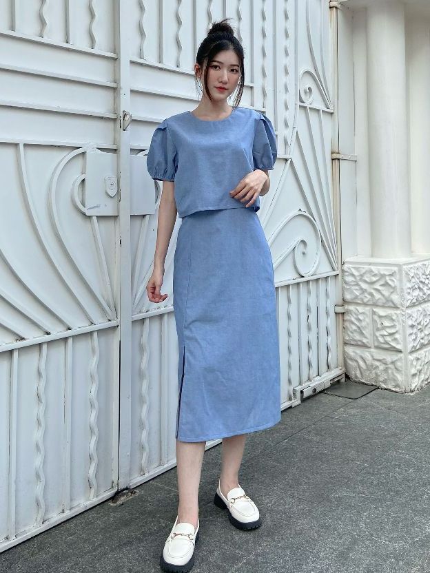 Set áo croptop phối chân váy xẻ Lovadova 23D03C004