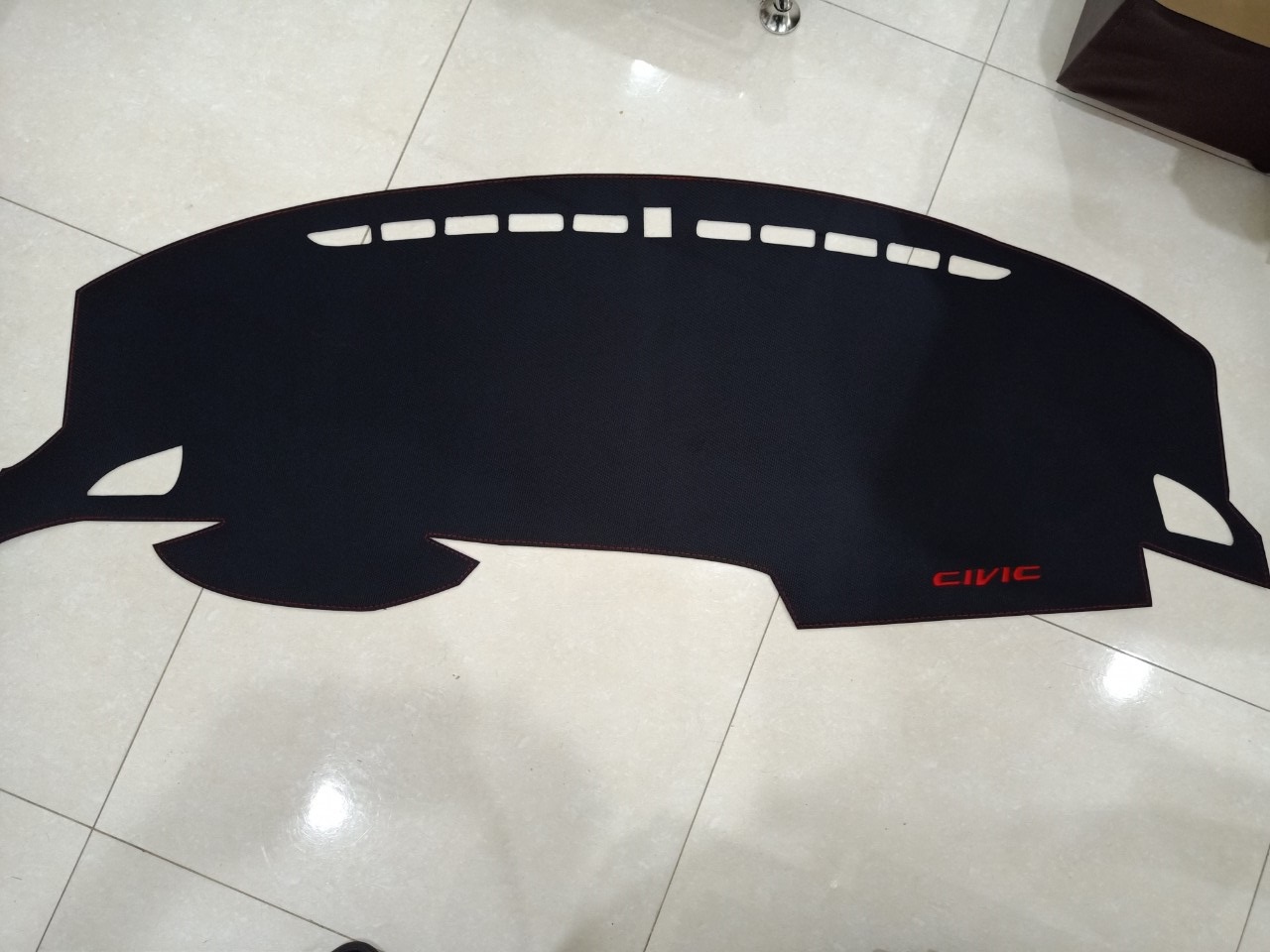 Thảm taplo da cao cấp vân carbon cho xe honda civic các đời 2018-2021