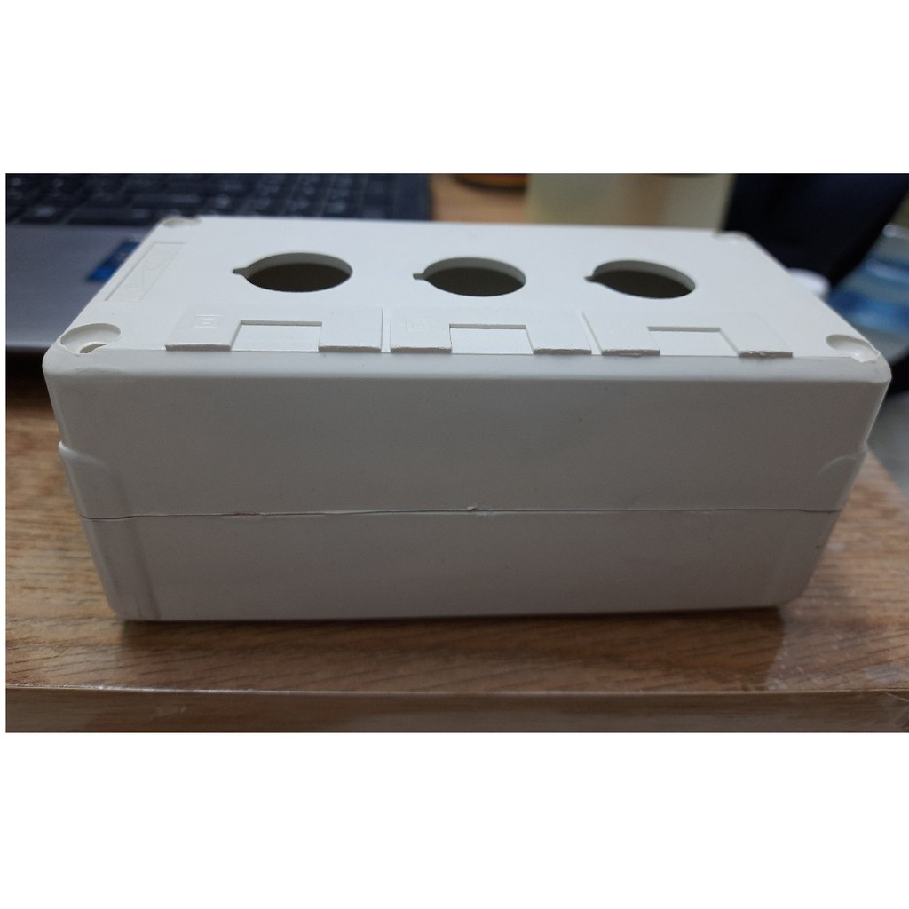 Hộp nút nhấn công tắc 1 lỗ 2 lỗ 3 phi 22 / 25