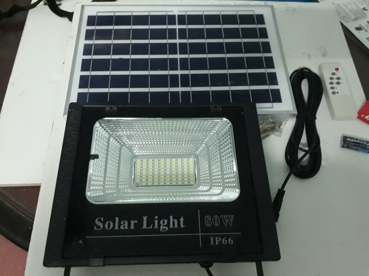 Đèn led pha năng lượng mặt trời 80w
