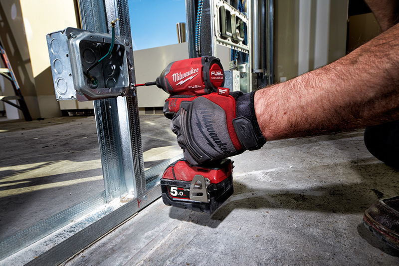 MÁY VẶN ỐC VÍT MILWAUKEE M18 FID2-0X (Giá chỉ gồm thân máy)