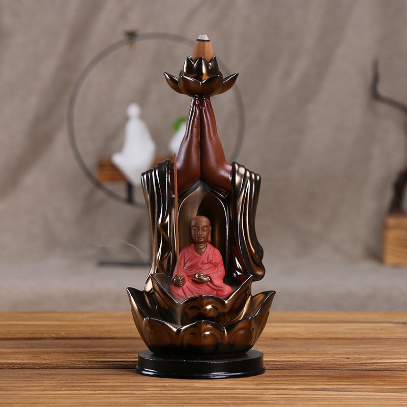 Thác khói trầm hương tượng phật bàn tay chấp - cao tăng